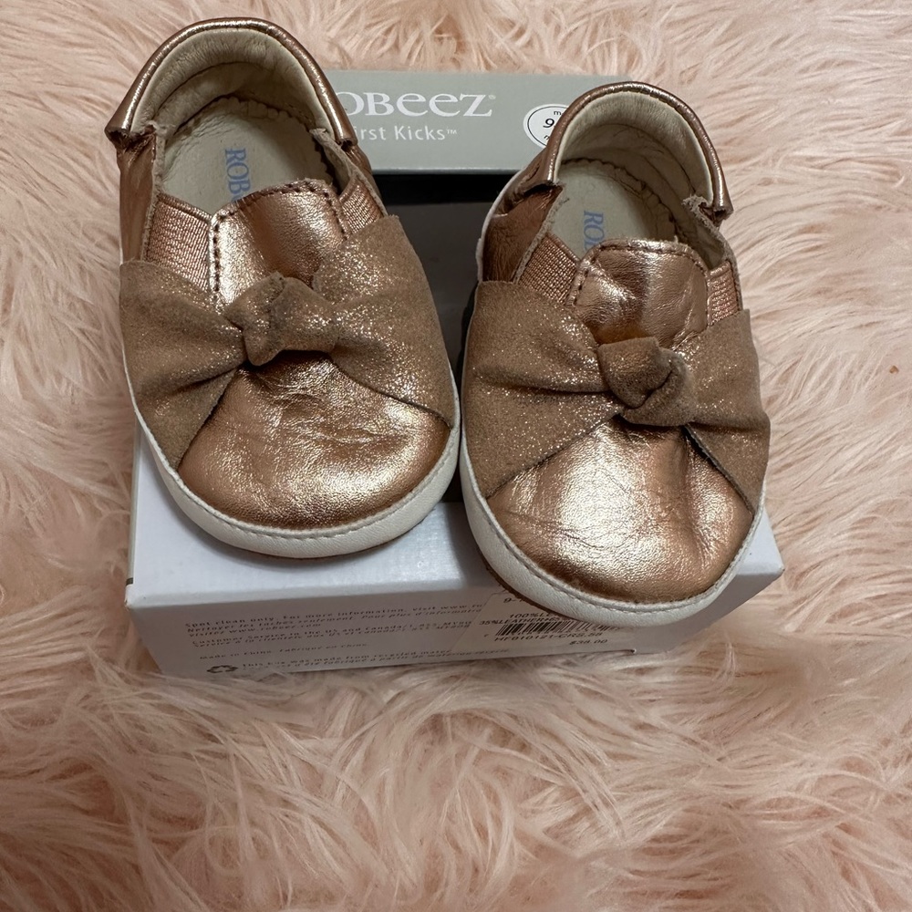 Robeez Walker shoes. Rose gold 9-12 months